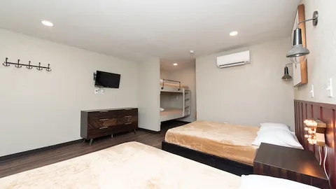 Lodge Room — image 2 of 7