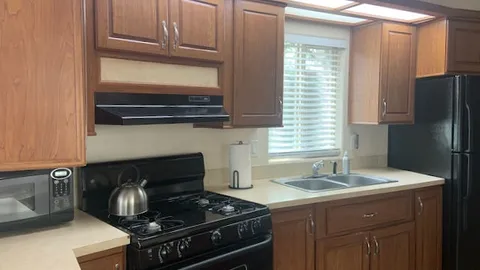 Deluxe Cabin - Pet Friendly - Park View — image 4 of 4