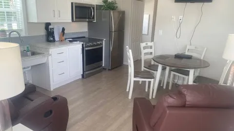 Standard Rental 1 Bedroom — image 2 of 10