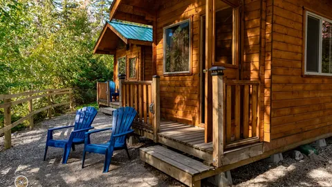 CAMPING CABIN — image 1 of 8