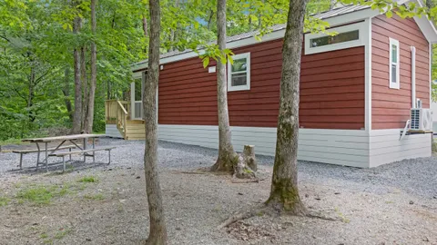 Boo Boo's Two Room Deluxe Cottage — image 2 of 11