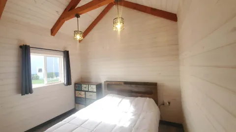 Cabins — image 2 of 8