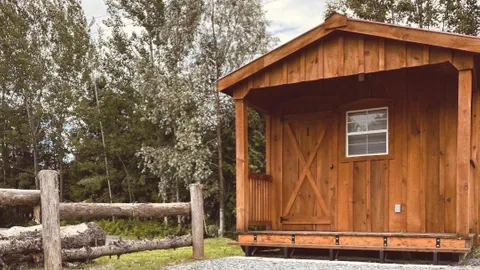 Rustic Kabin (A/C) / Kabin Rustique (Air Conditionné) — image 1 of 12