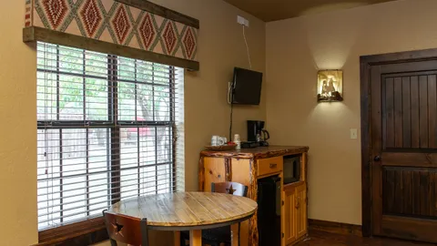 Deluxe Cozy Cottage — image 2 of 9