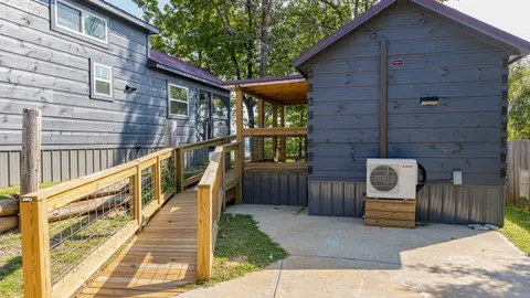 Marvel Cave Cottage — image 1 of 5