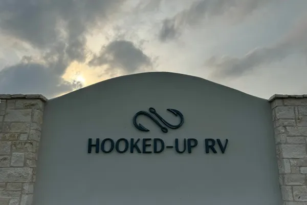 Hooked-Up RV – photo 1