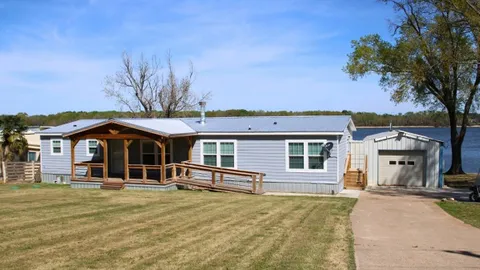 Lake House — image 1 of 27