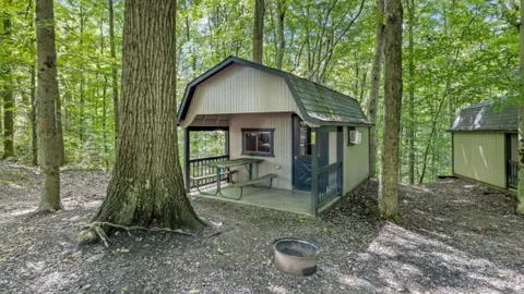 Rustic Cabin - 4 Person — image 5 of 5