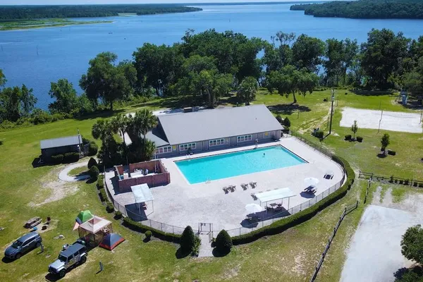 Lake Oklawaha Resort – photo 1