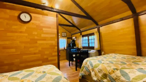 Cabin 01 — image 2 of 4