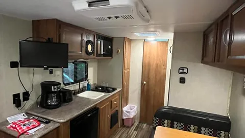 RV Rental 22 Foot — image 5 of 5
