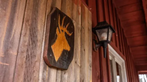 Cabin 4 - Deer — image 2 of 7