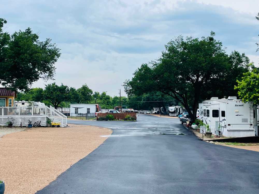 Hideaway 23 Lakefront RV & Cabins, Azle, Texas - Photo 3