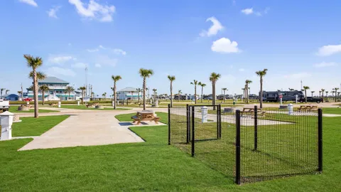 Deluxe Back-In RV Site With Dog Pen — image 2 of 10