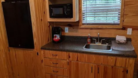 Cindy Bear Cabin — image 6 of 6