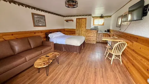 Rustic Cabin with Full Bath (4) — image 4 of 4