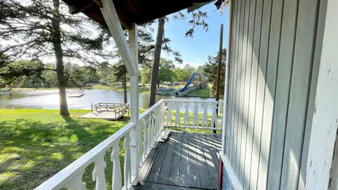 Cabin 17 — image 2 of 5