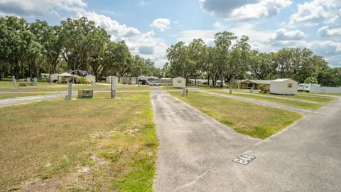 Premium Full Hookup Pull-Through RV Site — image 2 of 2