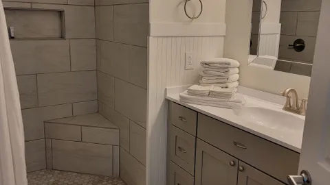 Lakeside Cottage 2 Bedroom — image 2 of 4