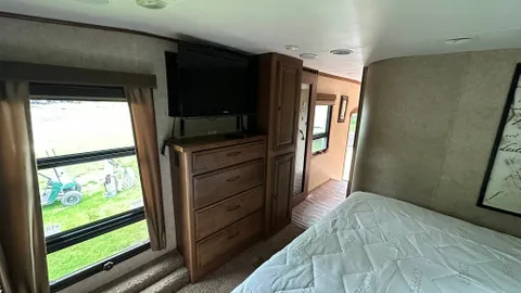 Camper Rental- Landmark — image 2 of 8