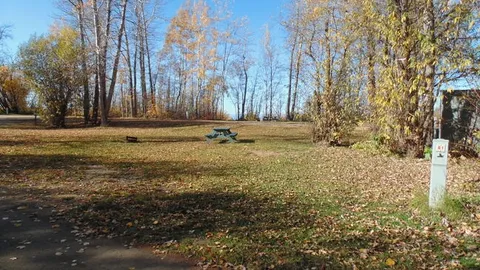 DELUXE POWER SITE - NON LAKESIDE — image 5 of 5