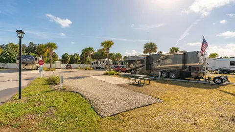 Premium Corner Full Hookup RV Site — image 3 of 3