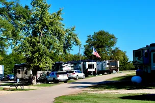Walt's Four Seasons Campground & Country Store – photo 4
