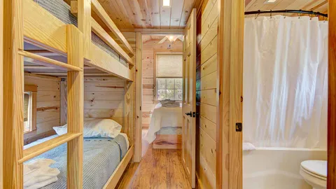 Hudson Valley Forest Cabin — image 11 of 11