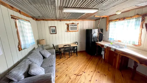 Cabin 18 — image 2 of 7