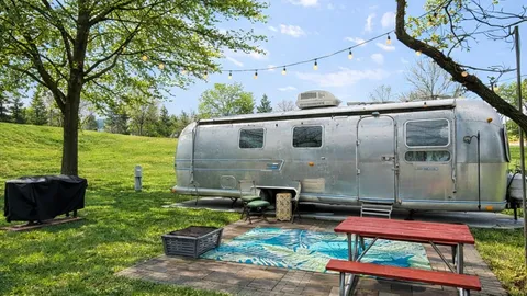 Blanche Airstream — image 1 of 1