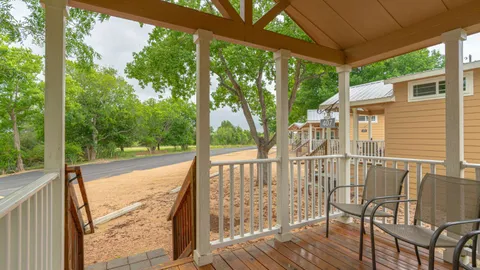 Sabine Cottage Rental — image 2 of 8