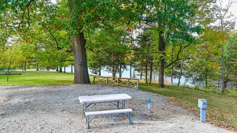 30/50 Amp Deluxe Waterfront RV Site — image 4 of 4