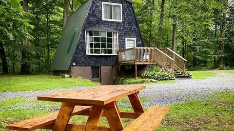 Chalet — image 1 of 7