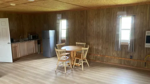 Standard Cabin — image 2 of 9
