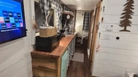 Tiny House — image 2 of 8
