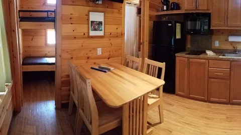 DELUXE CABIN WEST LAKE — image 3 of 3