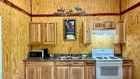 Creek Front Deluxe Cabin — image 12 of 12