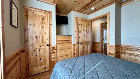 2 BEDROOM COTTAGE — image 1 of 8