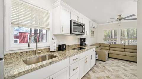 Pinewoods Deluxe Cottage — image 11 of 11