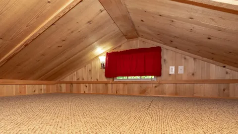 Cindy Bear Deluxe Cabin — image 2 of 12