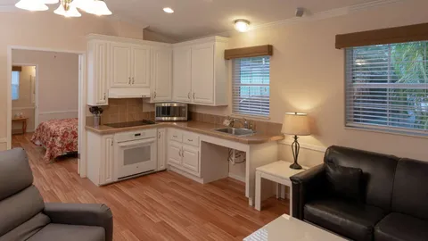 Gold 1 Bedroom Rental — image 13 of 13