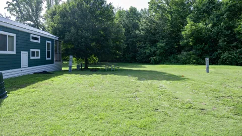 Perimeter Back-In FHU RV Site — image 2 of 6