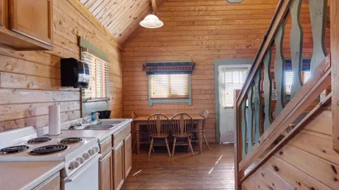 King Cabin - 2 Private Bedrooms, Futon, Loft sleeps 12 — image 2 of 8