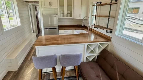 Tiny House Cabin Rental — image 6 of 6