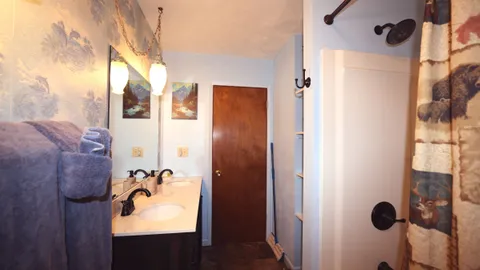 Elk Ridge Vacation Home — image 2 of 17