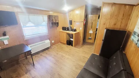 Cherokee Cabin — image 2 of 8