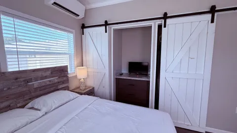 Diamond 1 Bedroom Cottage — image 2 of 9