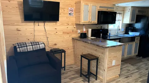 Standard Cabin — image 8 of 8