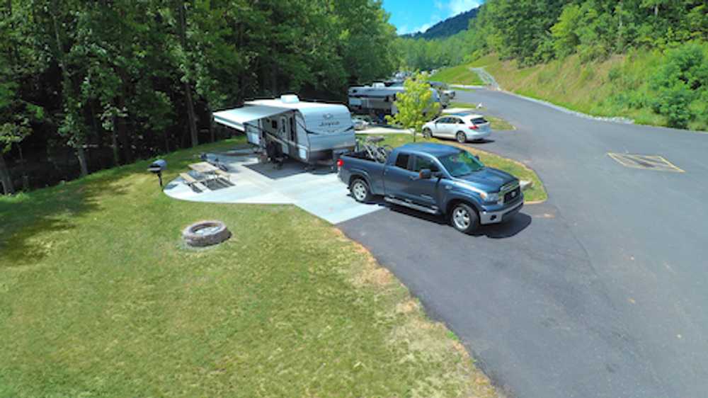 Creekside Red Carpet Back-In RV Site