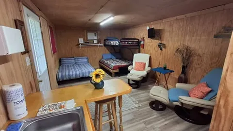 6 Person Private Bath + Kitchen Deluxe Cabin 3 — image 10 of 10